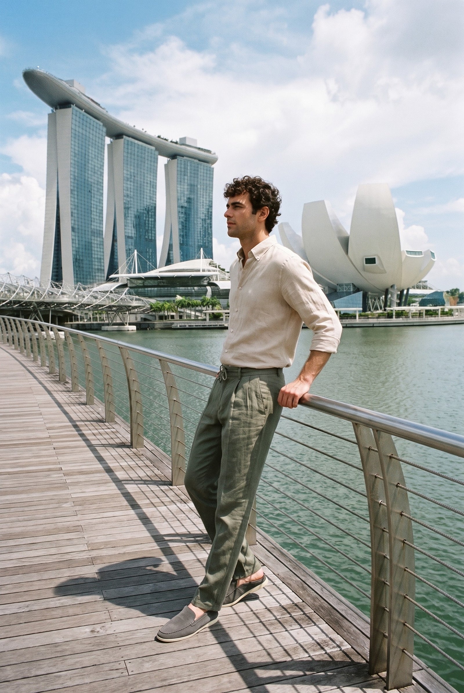 Look #877 styled with Herrenhose aus 100 % Leinen in Salbeigrün mit Bundfalten und Kordelzug, bequeme, gerade Passform