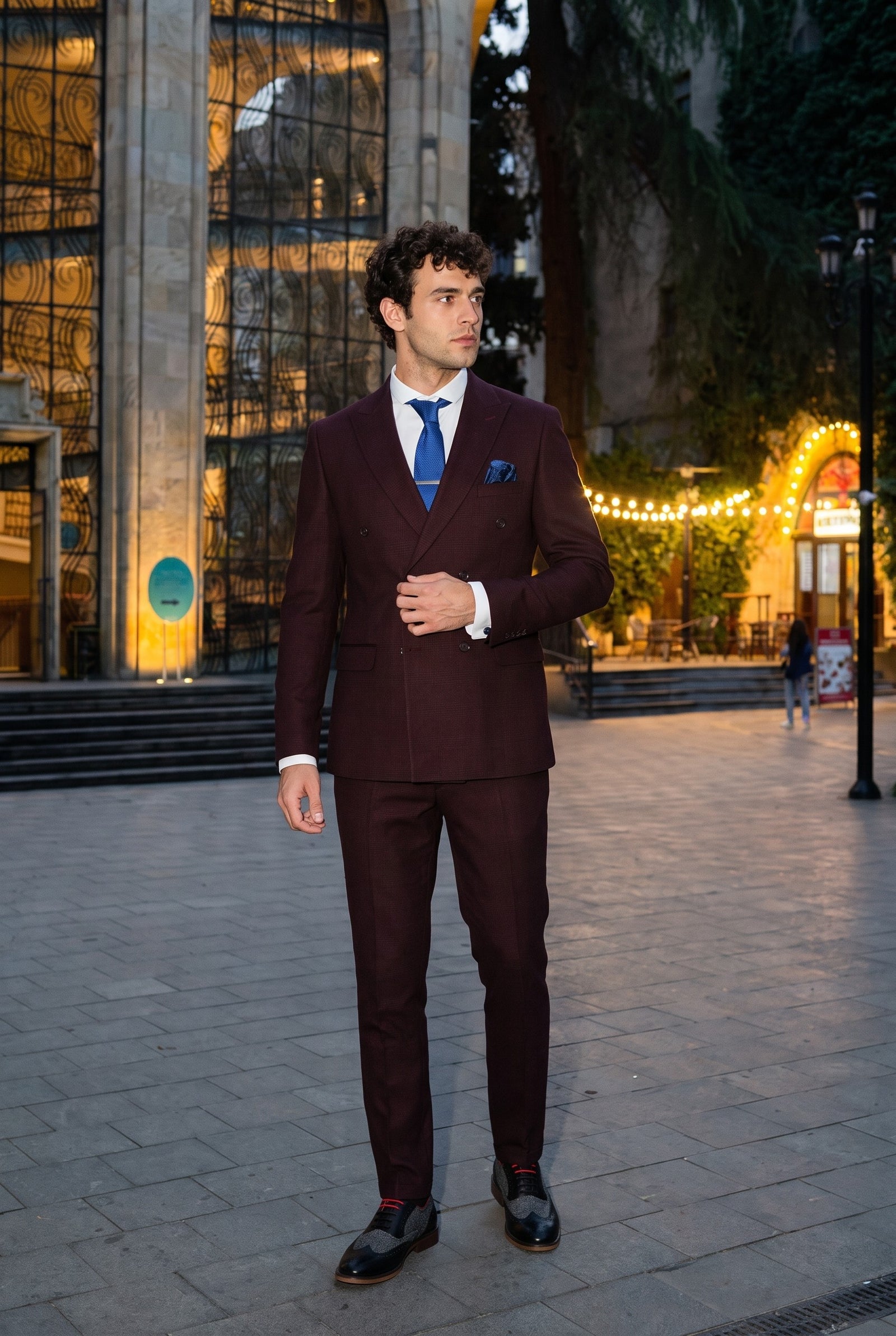 Look #733 styled with Regent – Burgunderroter zweiteiliger zweireihiger Herrenanzug