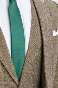 Eichenbrauner 3-teiliger Tweed-Anzug mit Fischgrätenmuster