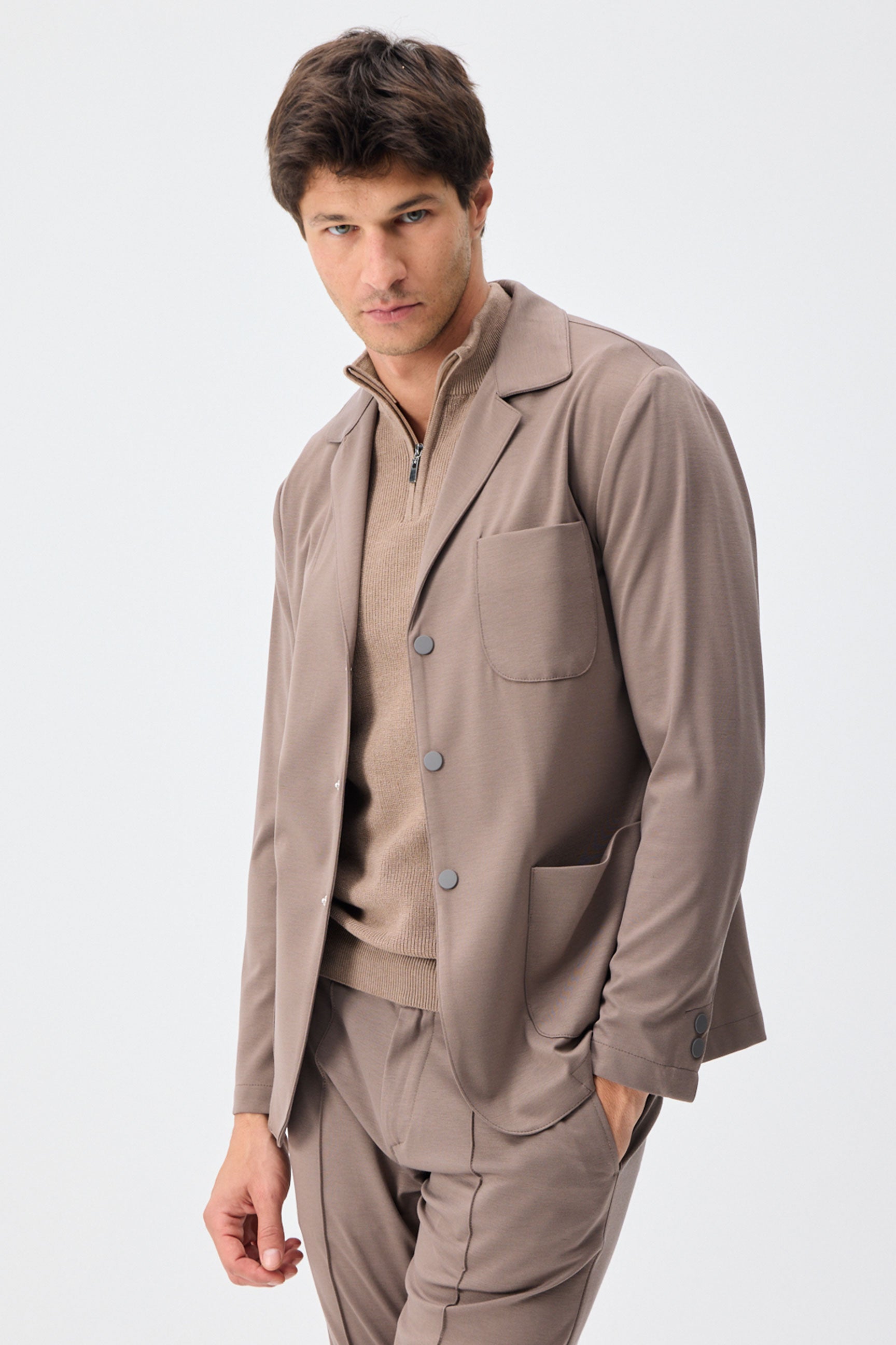 Herrenblazer aus weichem Jersey in Taupe-Braun, elegant-lässig