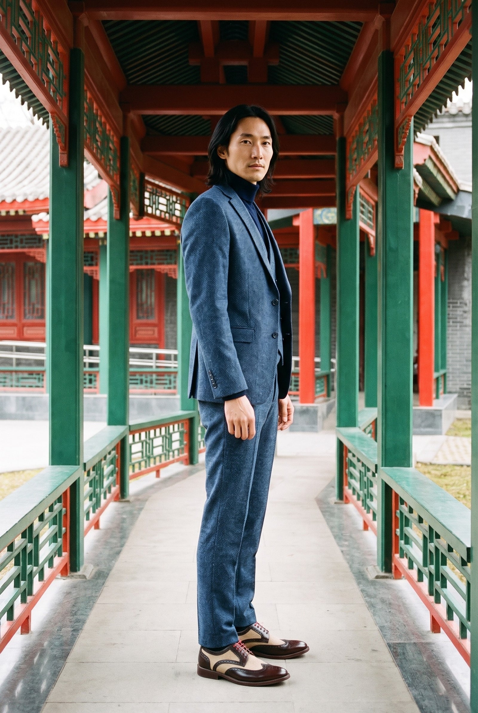 Look #381 styled with 3-teiliger Herrenanzug in Marineblau mit zweireihiger Weste
