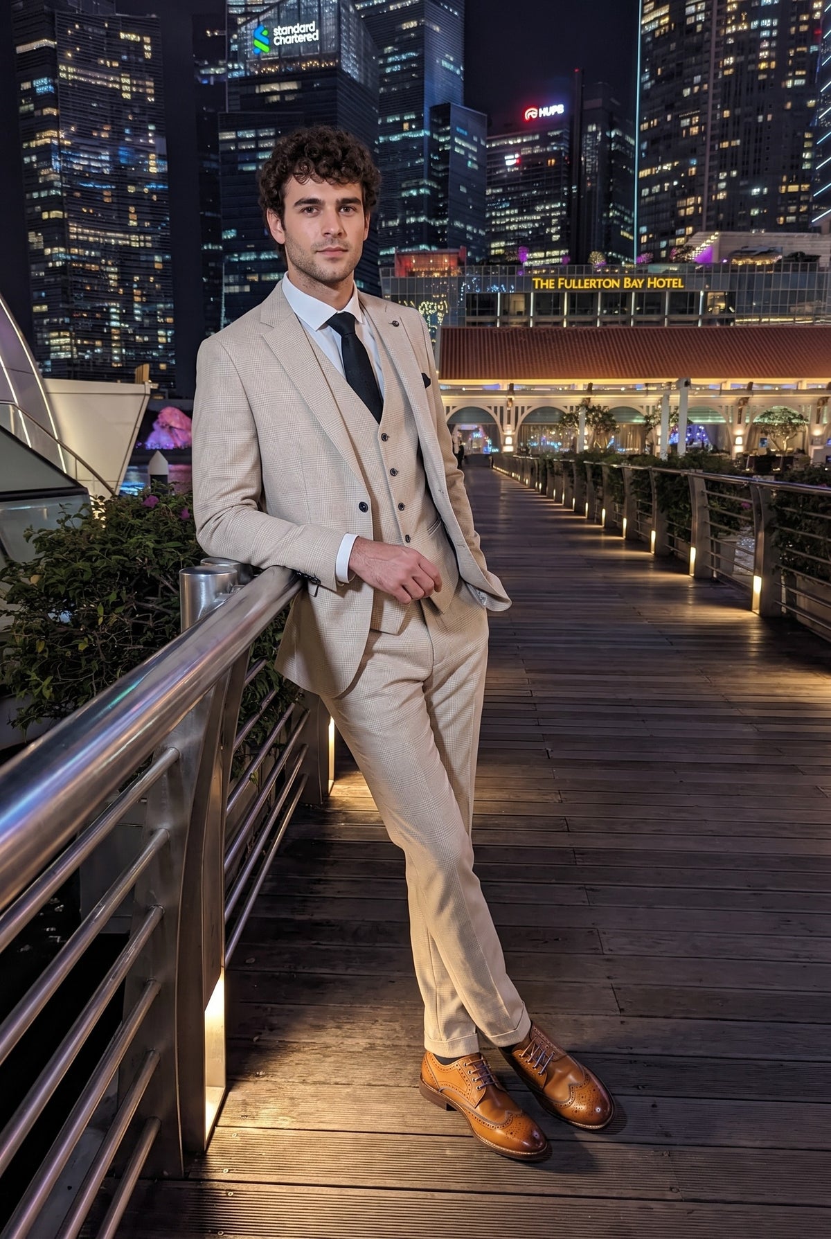 Look #772 styled with Regent – Cremefarbener, dreiteiliger karierter Hochzeitsanzug für Herren