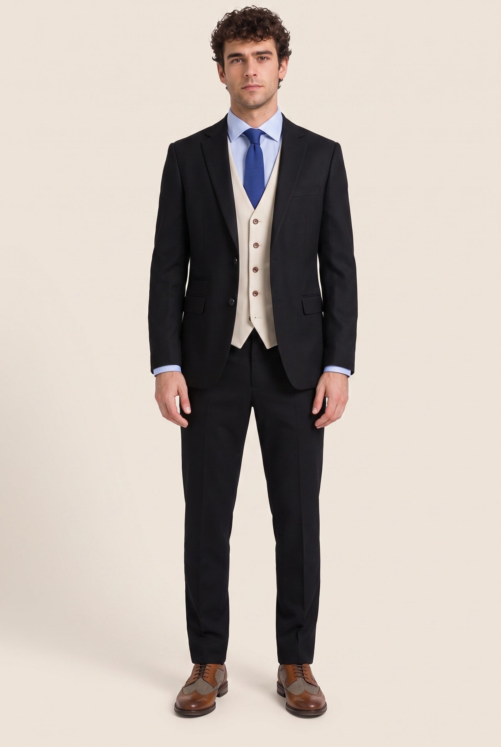 Look #1006 styled with Mayfair – 3-teiliger schwarzer Herrenanzug mit cremefarbener Weste