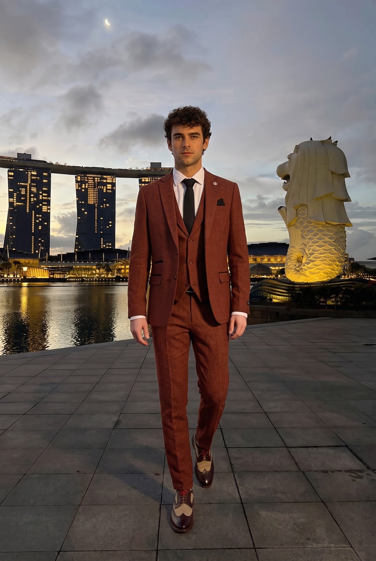 Look #935 styled with Rostfarbener 3-teiliger Tweed-Anzug mit Fischgrätenmuster