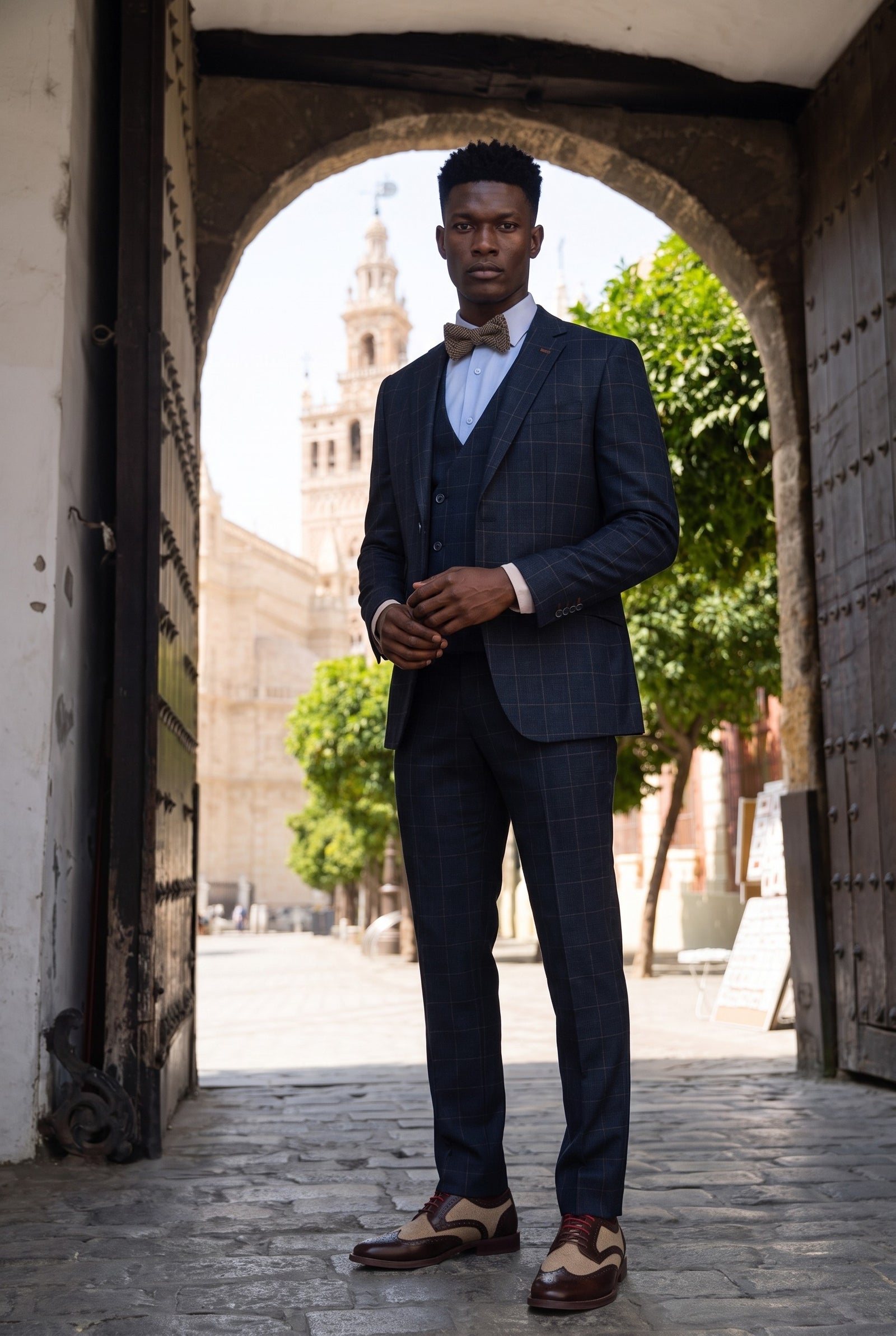 Look #265 styled with Torino – 3-teiliger, maßgeschneiderter Anzug mit Karomuster in Marineblau für Herren