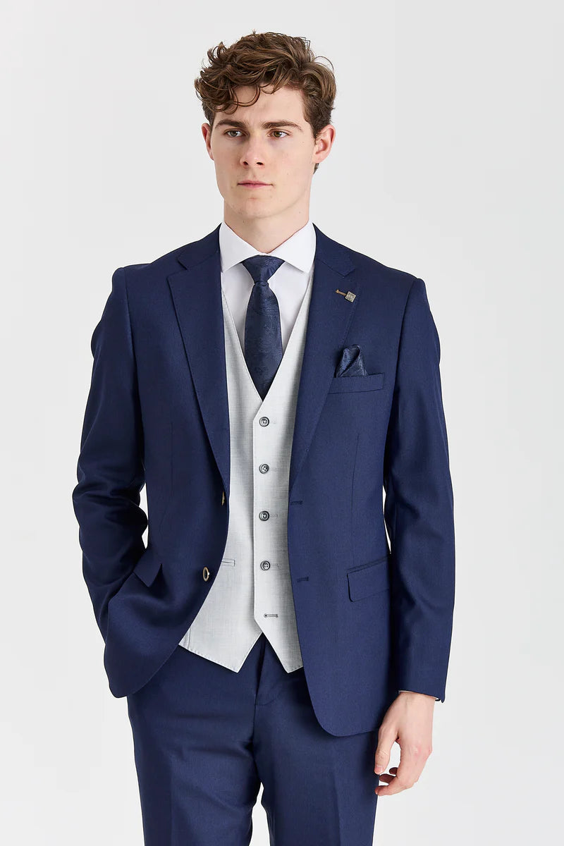 Marineblauer Anzug von Belmont mit kontrastierender silberner Weste von Belmont