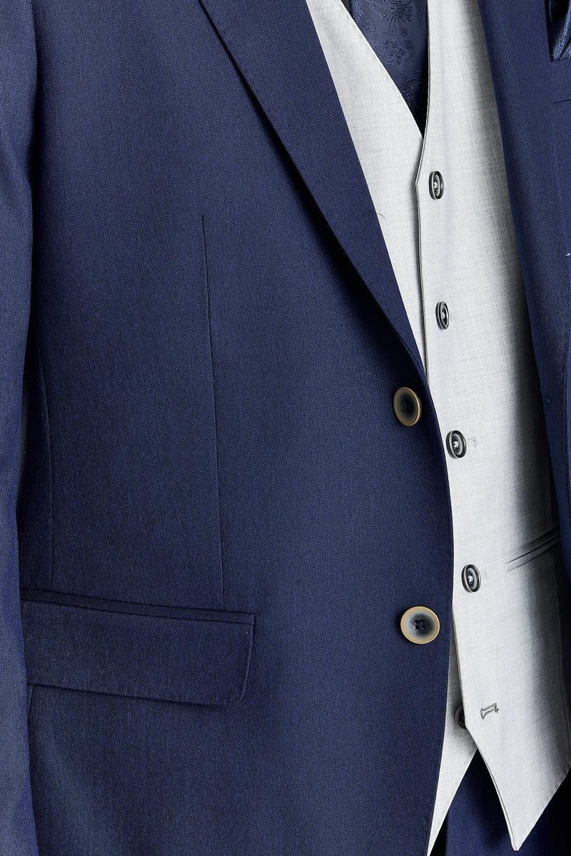 Marineblauer Anzug von Belmont mit kontrastierender silberner Weste von Belmont
