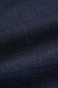 Hellblauer Herren-Dreiteiler mit Karomuster und kontrastierender marineblauer Hose