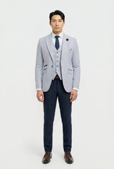Hellblauer Herren-Dreiteiler mit Karomuster und kontrastierender marineblauer Hose