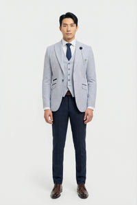 Hellblauer Herren-Dreiteiler mit Karomuster und kontrastierender marineblauer Hose