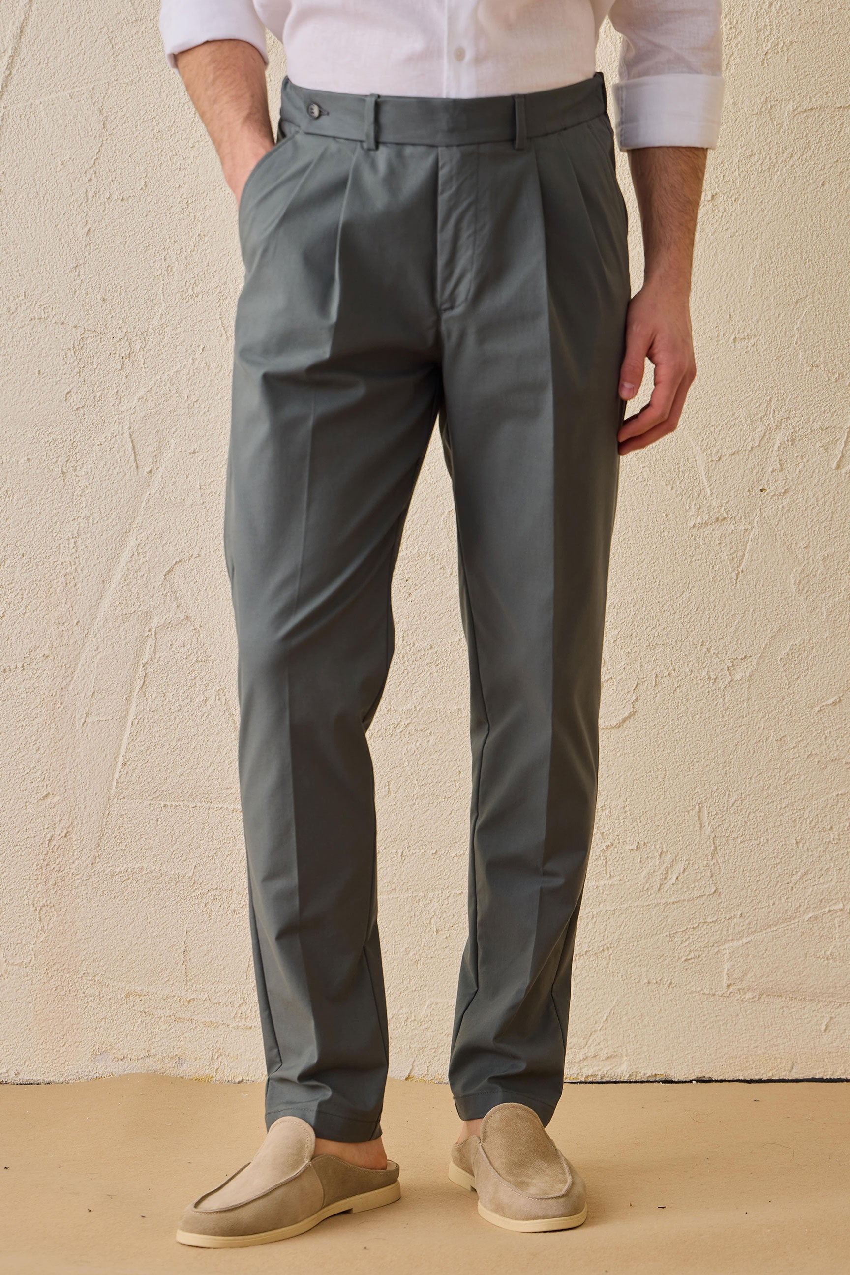 Salbeigrüne, plissierte, elegante Freizeithose für Herren, klassische Passform
