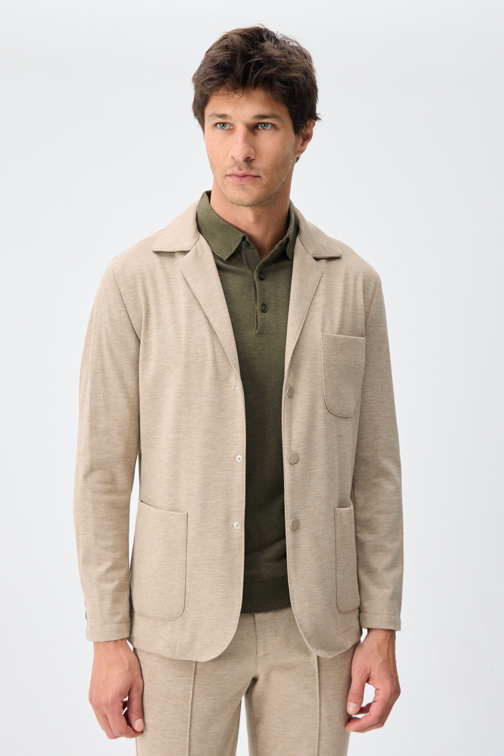 Beigefarbener Herren-Anzug aus weichem Jersey, elegant-lässig, bestehend aus Blazer und Hose