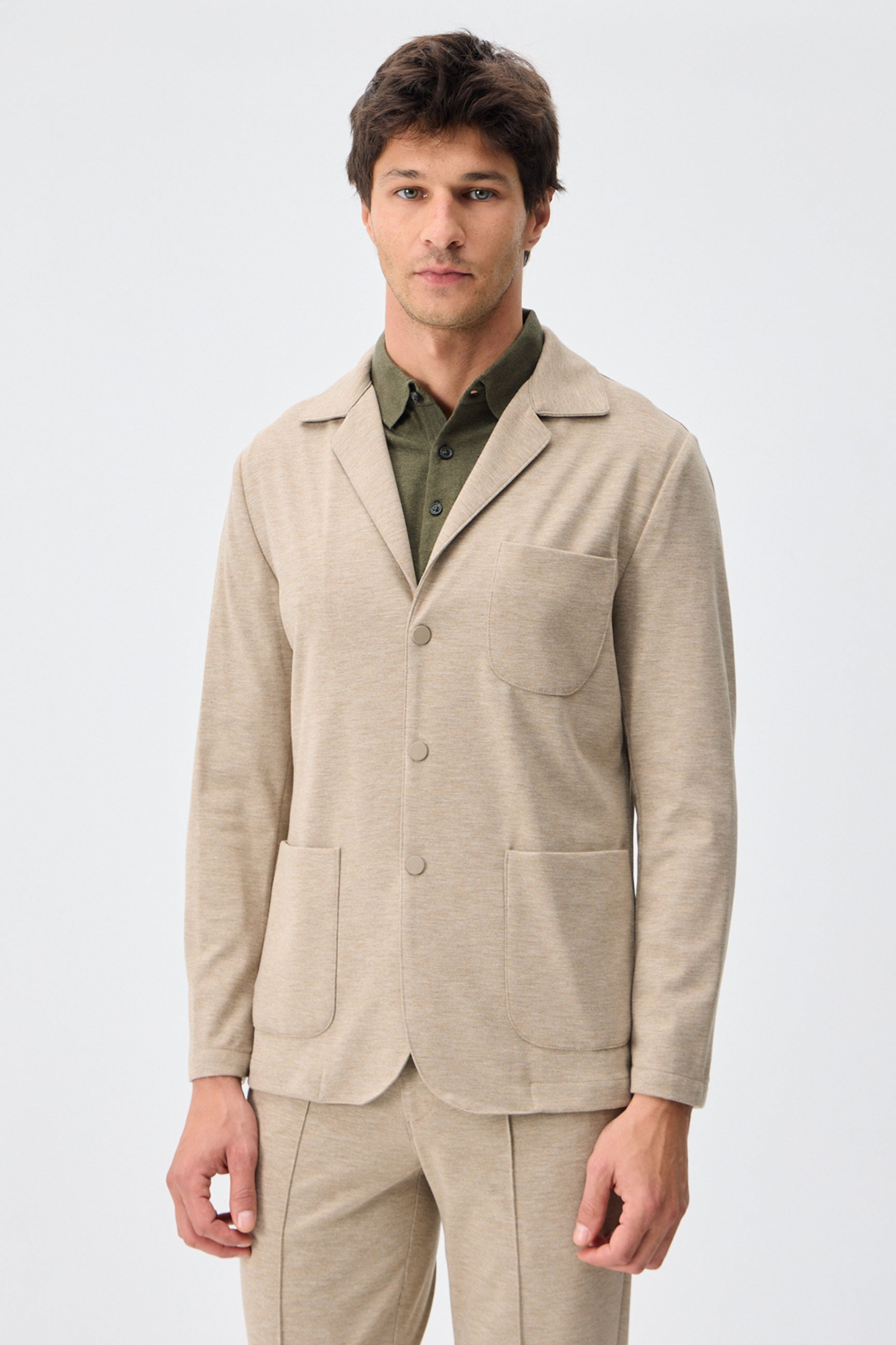 Beigefarbener Herren-Anzug aus weichem Jersey, elegant-lässig, bestehend aus Blazer und Hose
