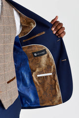 Mayfair Navy Anzug mit Strukturmuster und kontrastierender Weste aus Harris Brown Tweed
