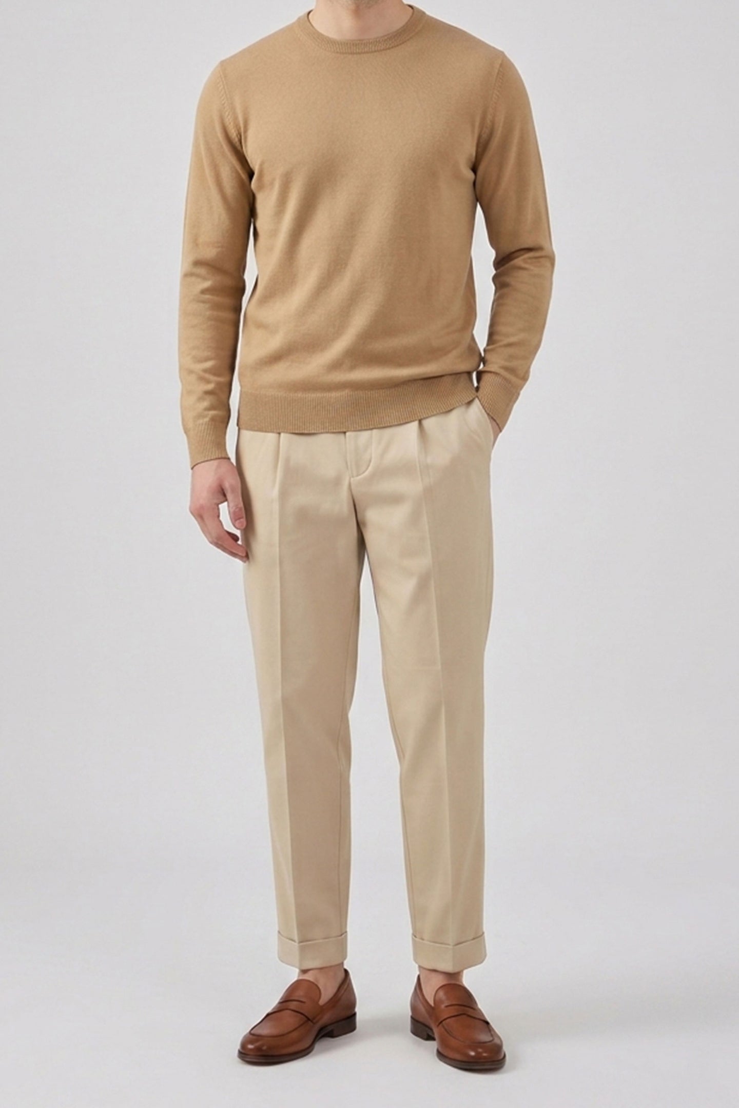 Herren-Strickpullover in Kamelbraun mit Rundhalsausschnitt, normale Passform