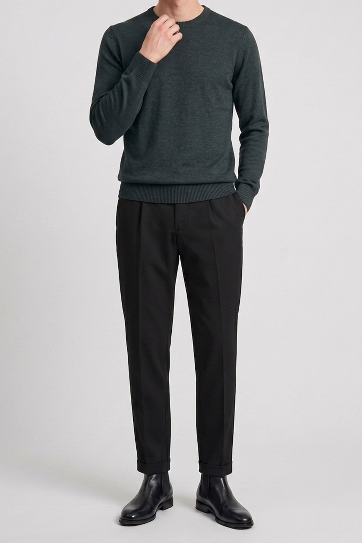 Herren-Strickpullover in Marineblau mit Rundhalsausschnitt und normaler Passform