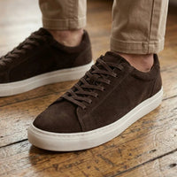 Braune Herren-Sneaker aus Wildleder mit Schnürung