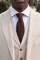 Herrenkrawatte aus burgunderrotem Strickpolyester