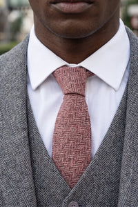 Herrenkrawatte aus burgunderfarbenem Wollmischgewebe