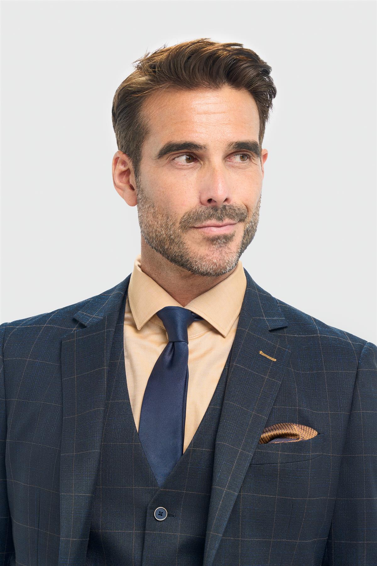 Herrenblazer in Marineblau mit Karomuster und taillierter Passform