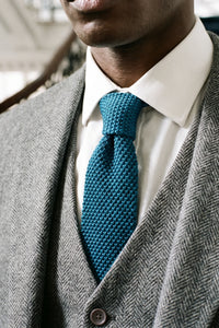 Marineblaue Strickkrawatte für Herren mit flachem, quadratischem Ende