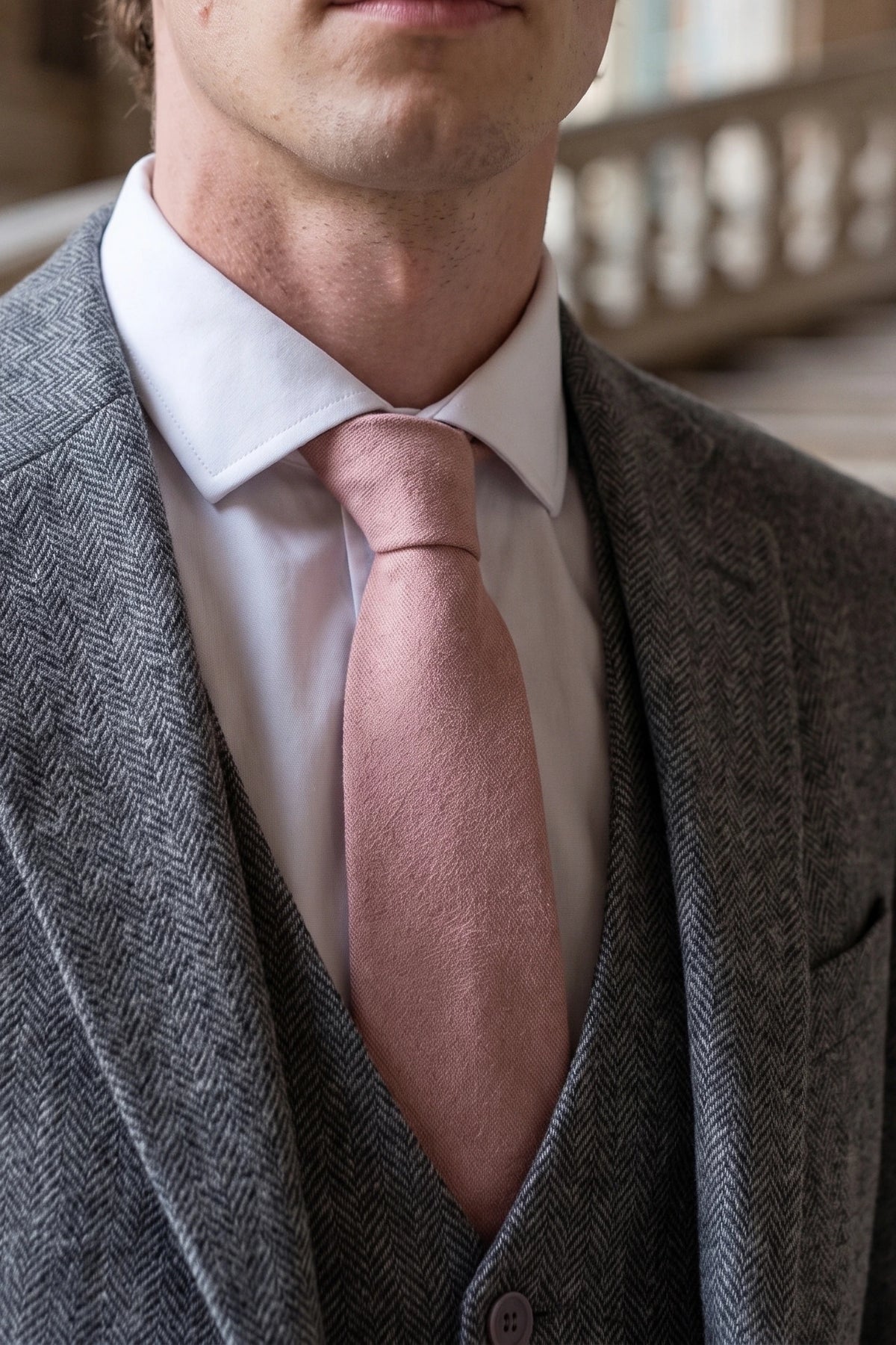 Herrenkrawatte in Rosa mit Wildlederfinish