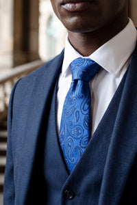 Herrenkrawatte in Königsblau mit Paisley-Muster