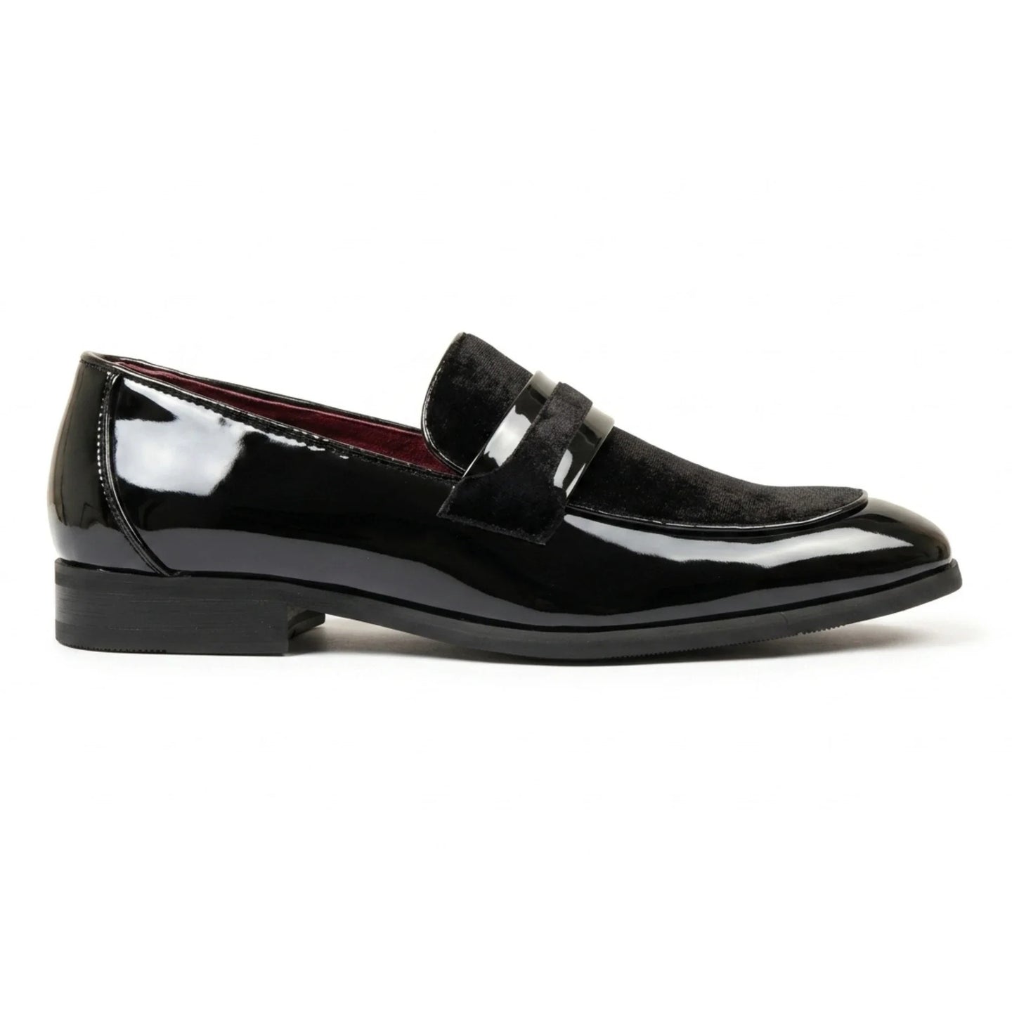 Herren-Slipper aus veganem Leder mit Samtdetails und Lackleder-Finish