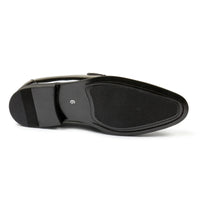 Herren-Slipper aus veganem Leder mit Samtdetails und Lackleder-Finish