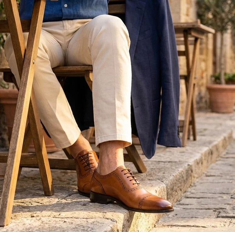 Herren-Oxfordschuhe aus hellbraunem Leder mit Kappe