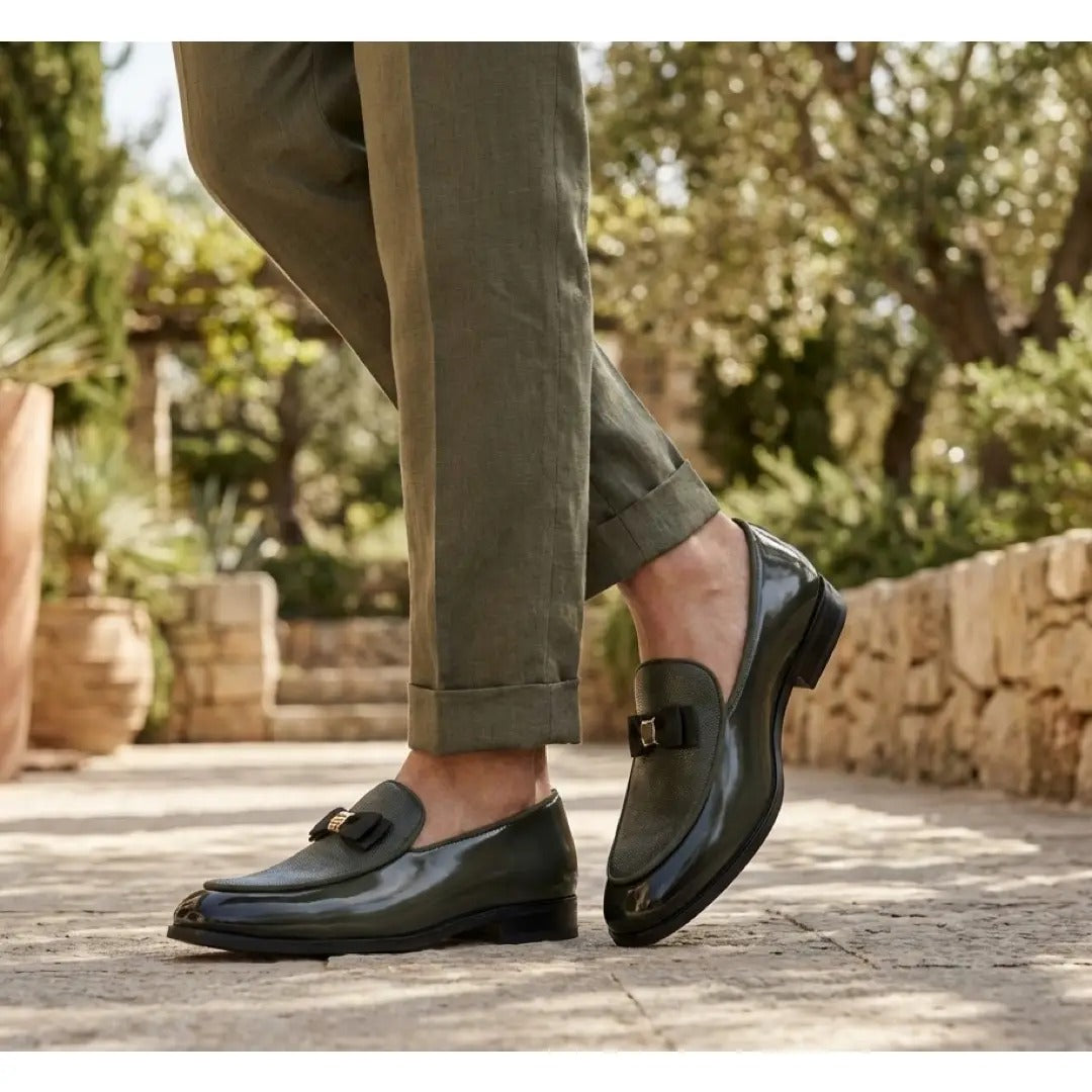 Herren-Loafer mit strukturierter Vorderseite und ikonischer Schnalle und Schleife