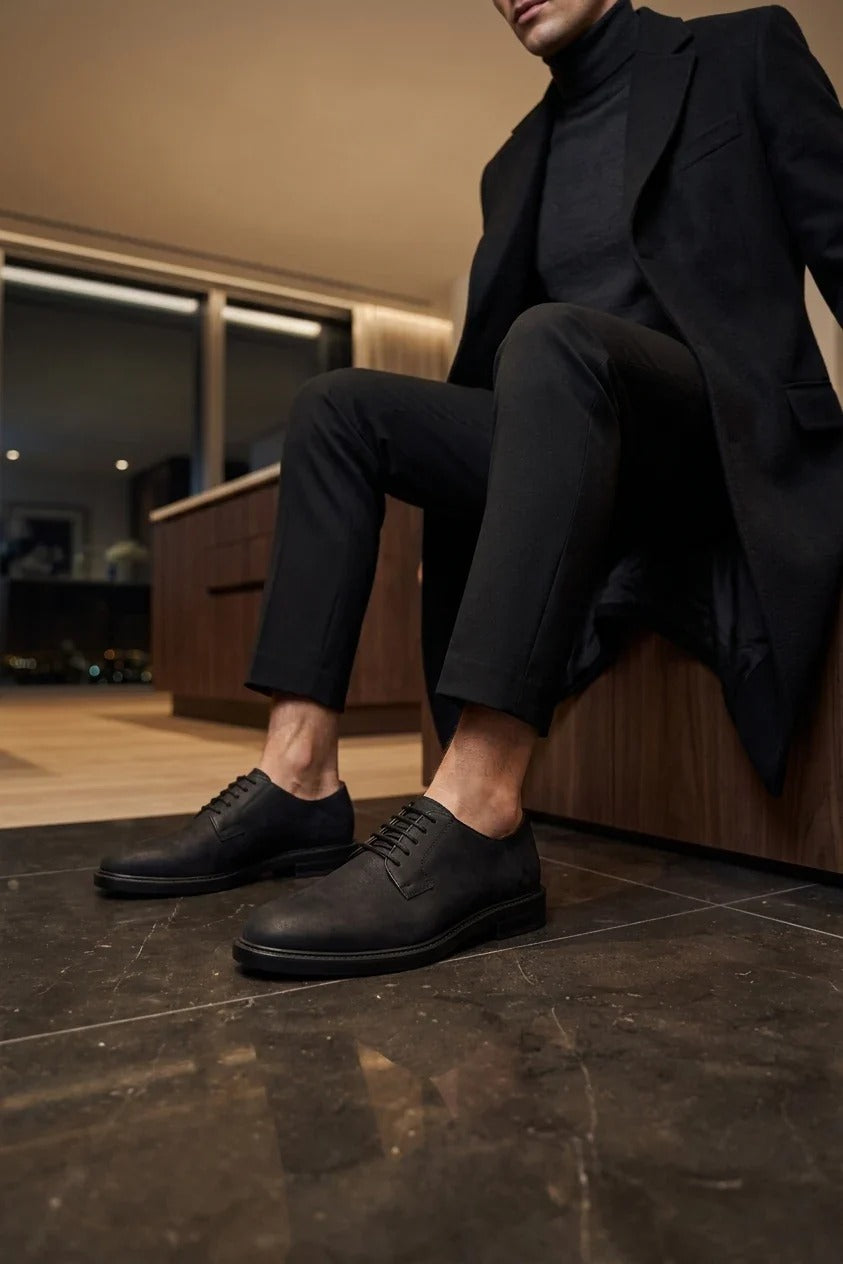 Pedro – Schwarze Wildleder-Derby-Schnürschuhe für Herren mit matter Oberfläche