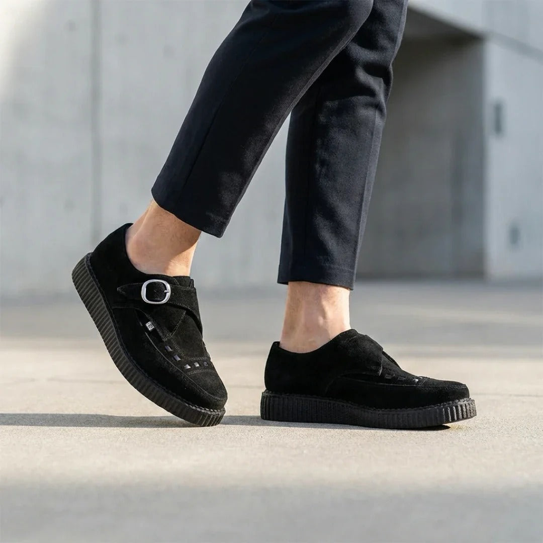 Spitz zulaufende Creeper-Plateauschuhe aus schwarzem Wildleder mit Monk-Schnalle